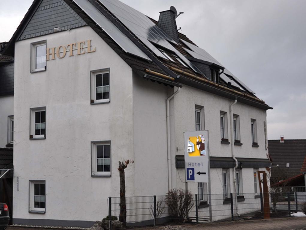 Hotel Am Maibaum Neuenrade Экстерьер фото